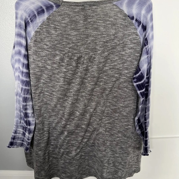 Daytrip Tie Dye V-Neck Top Medium - Picture 6 of 8